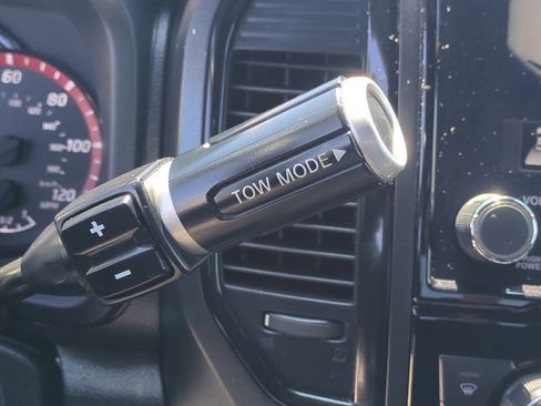 Used 2021 Nissan Titan PRO-4X w/ Pro-4x Convenience Package AWD/4WD image 18