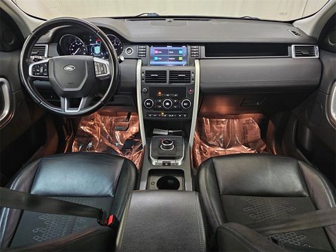 Used 2019 Land Rover Discovery Sport SE image 18