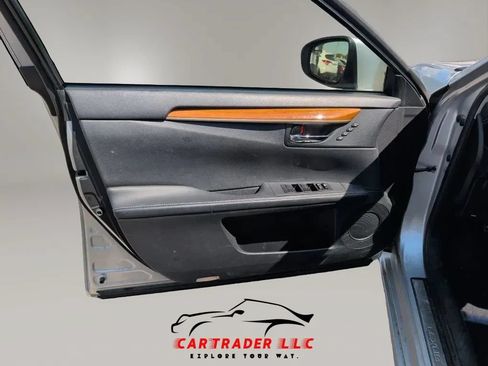 Used 2013 Lexus ES 300h w/ Luxury Pkg FWD image 16