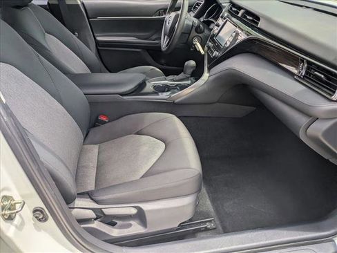 Used 2020 Toyota Camry LE FWD image 18