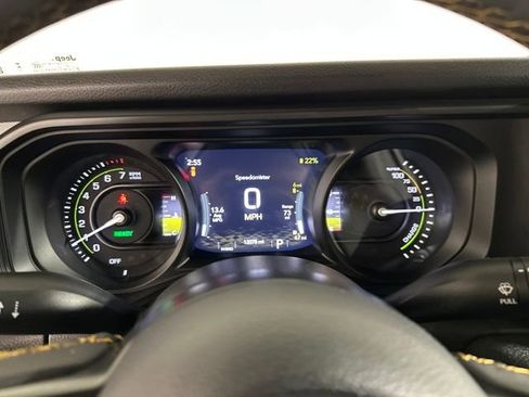 Used 2024 Jeep Wrangler Unlimited image 17