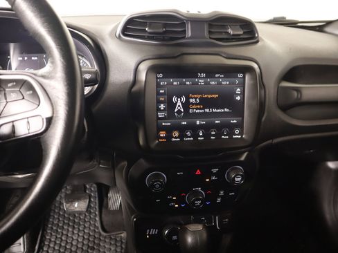 Used 2023 Jeep Renegade Latitude w/ Premium Group image 5