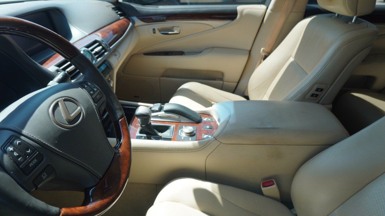 Used 2017 Lexus LS 460 w/ Comfort Package RWD image 9