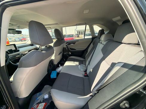 Used 2025 Toyota RAV4 XLE w/ Convenience Package FWD image 10