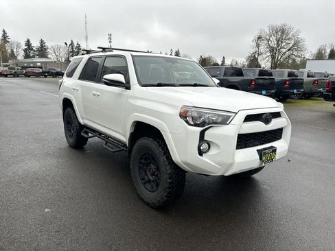 Used 2018 Toyota 4Runner SR5 Premium image 6