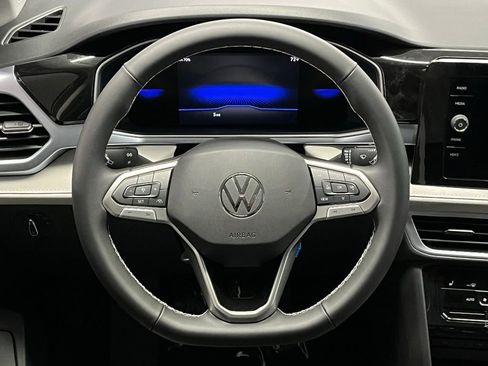 New 2025 Volkswagen Taos SE image 9