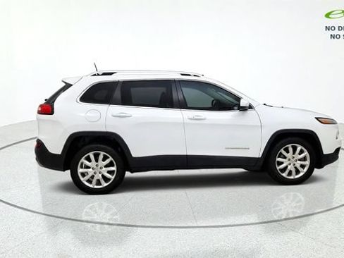 Used 2016 Jeep Cherokee Limited w/ Luxury Group FWD image 10