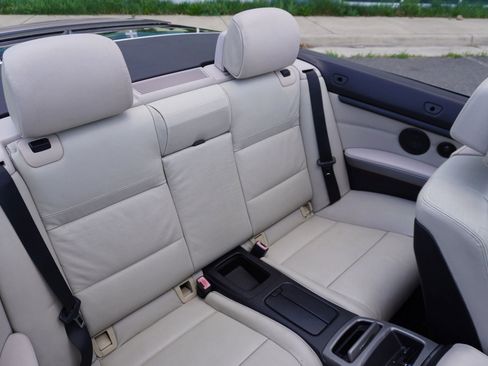 Used 2011 BMW 335i Convertible w/ M Sport Pkg RWD image 18