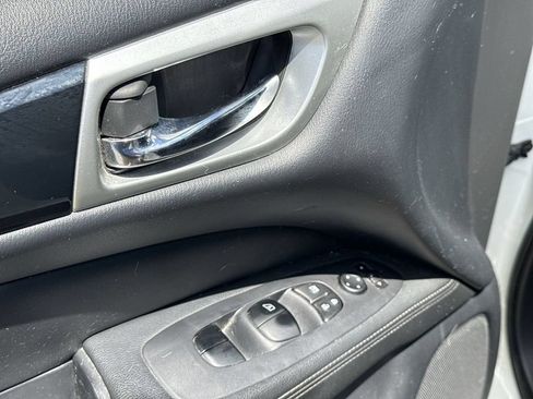 Used 2018 Nissan Pathfinder S FWD image 21