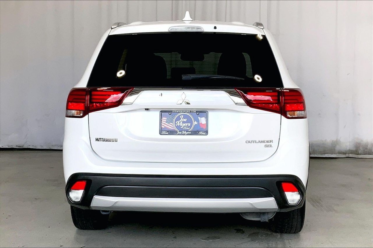 Used 2017 Mitsubishi Outlander SEL FWD image 3