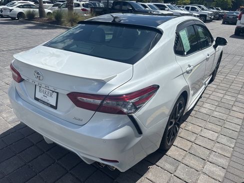 Used 2018 Toyota Camry XSE image 6