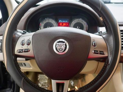 Used 2009 Jaguar XF Luxury image 12