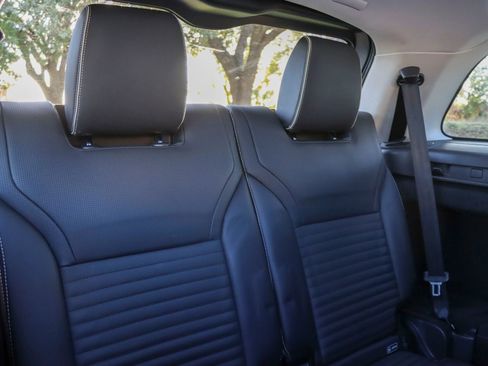 Used 2017 Land Rover Discovery First Edition image 21