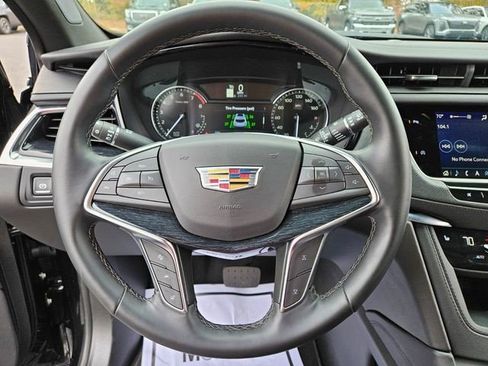 Certified 2025 Cadillac XT5 Premium Luxury FWD image 30