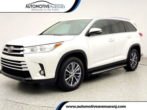 Used 2019 Toyota Highlander XLE AWD/4WD image 1