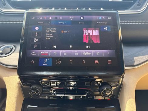 Used 2022 Jeep Grand Cherokee Limited AWD/4WD image 10