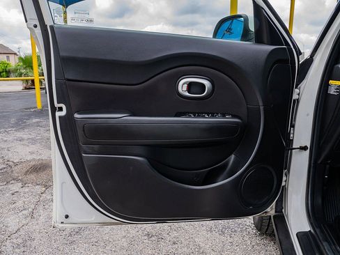 Used 2018 Kia Soul + FWD image 10