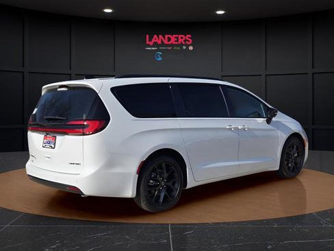 New 2026 Chrysler Pacifica Limited w/ S Appearance Package image 3
