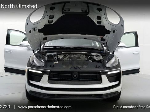 Used 2022 Porsche Macan image 11