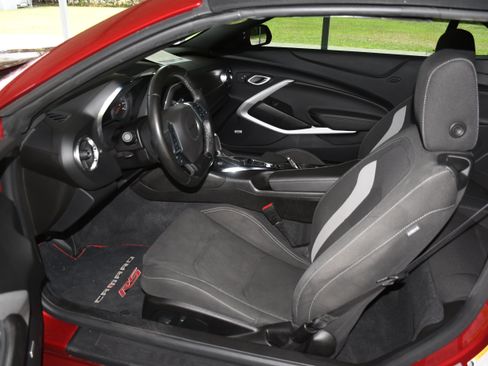 Used 2022 Chevrolet Camaro LT w/ RS Package RWD image 7