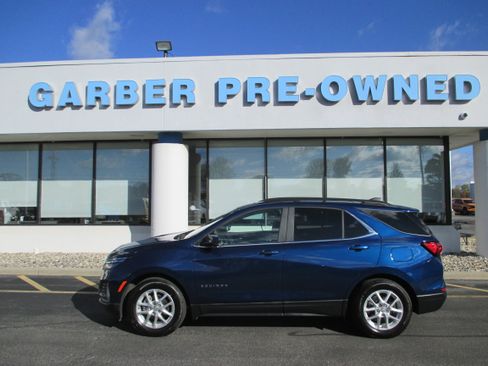 Used 2023 Chevrolet Equinox LT image 2