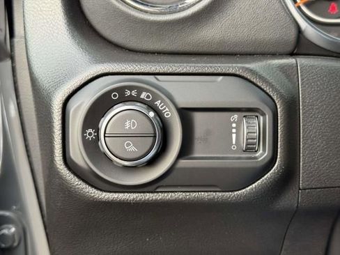 Used 2023 Jeep Gladiator Overland image 16