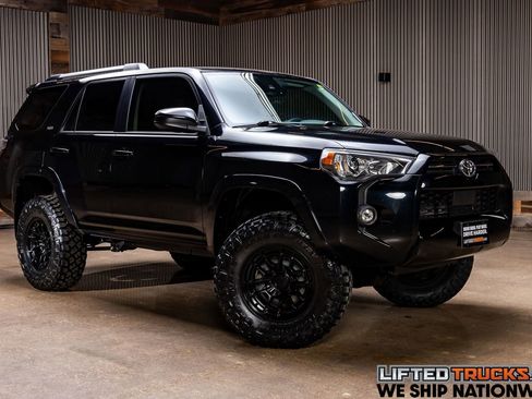 Used 2024 Toyota 4Runner SR5 image 1