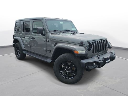 Used 2022 Jeep Wrangler Unlimited Sahara AWD/4WD image 3
