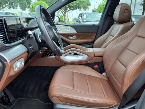 Used 2025 Mercedes-Benz GLS 450 4MATIC image 10