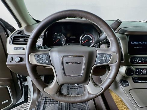 Used 2016 GMC Yukon XL Denali RWD image 10