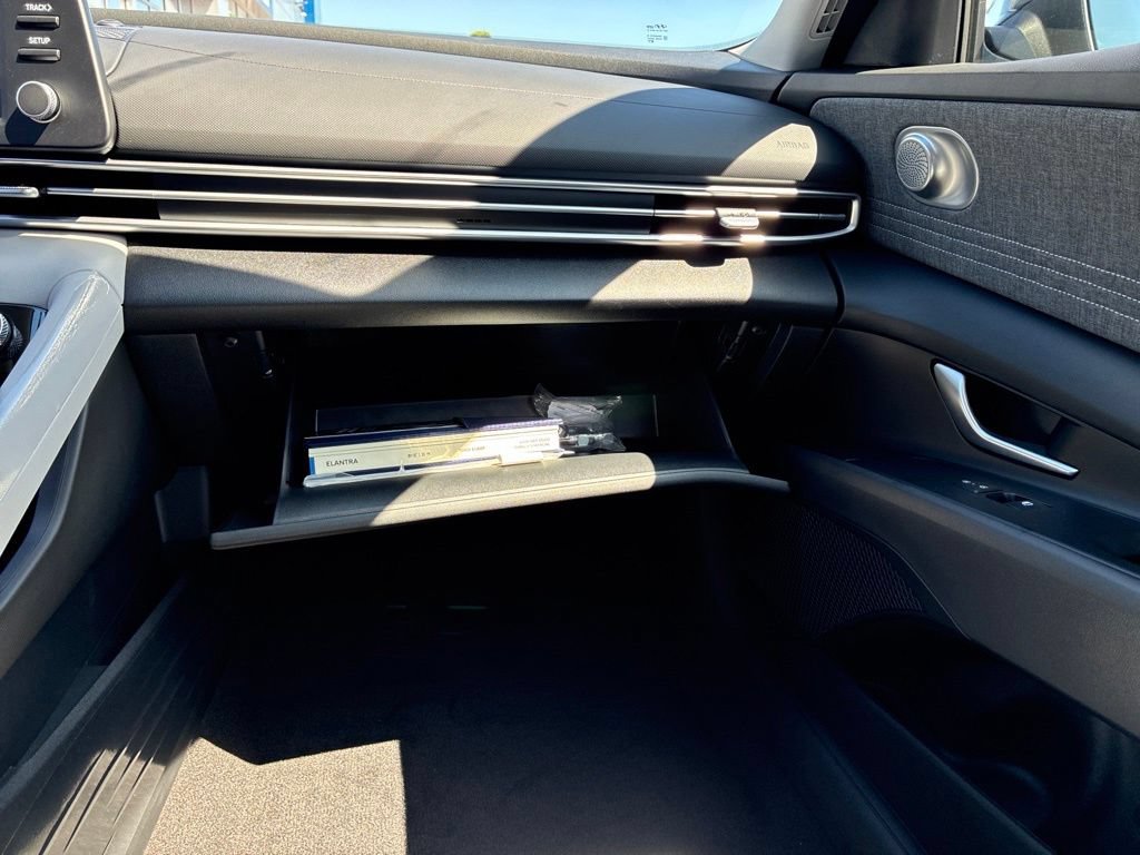New 2026 Hyundai Elantra SEL Sport FWD image 40