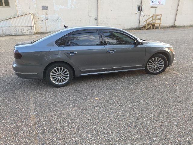 Used 2017 Volkswagen Passat 1.8T SEL Premium FWD image 14
