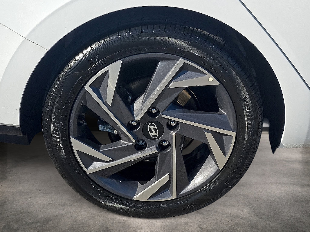 Used 2025 Hyundai Elantra SEL FWD image 7