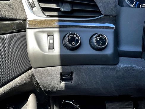 Used 2020 Cadillac Escalade Platinum AWD/4WD image 13