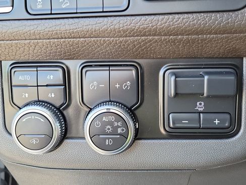 Used 2021 GMC Yukon XL Denali w/ Denali Ultimate Package AWD/4WD image 25