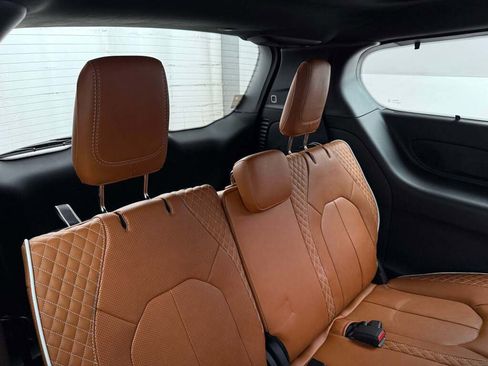 New 2026 Chrysler Pacifica Pinnacle image 35