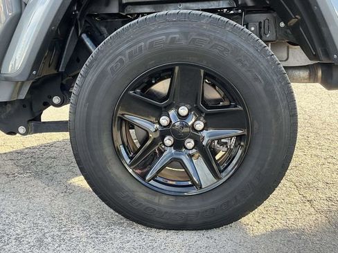 Used 2021 Jeep Gladiator Sport image 11