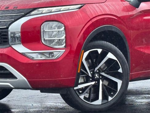 Used 2023 Mitsubishi Outlander SEL image 2