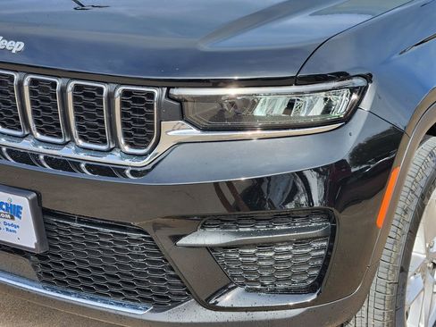 New 2026 Jeep Grand Cherokee Laredo image 5