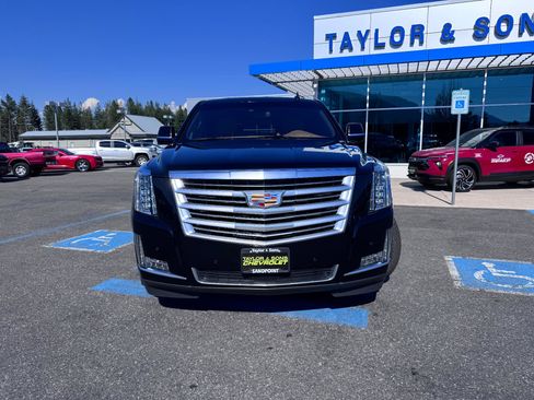 Used 2017 Cadillac Escalade Platinum AWD/4WD image 2