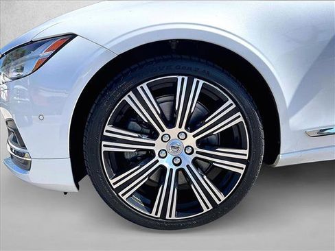 Used 2022 Volvo S90 B6 Inscription w/ Advanced Package AWD/4WD image 10