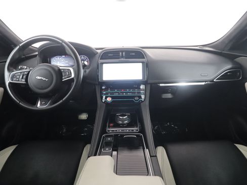 Used 2019 Jaguar F-PACE S AWD/4WD image 11