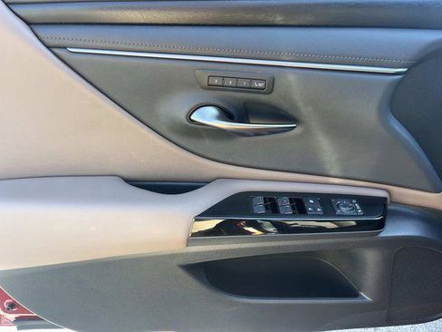Certified 2025 Lexus ES 350 w/ Premium Package FWD image 28