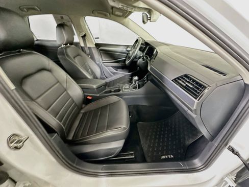 Used 2024 Volkswagen Jetta SE FWD image 29