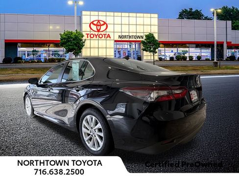 Used 2021 Toyota Camry LE image 3