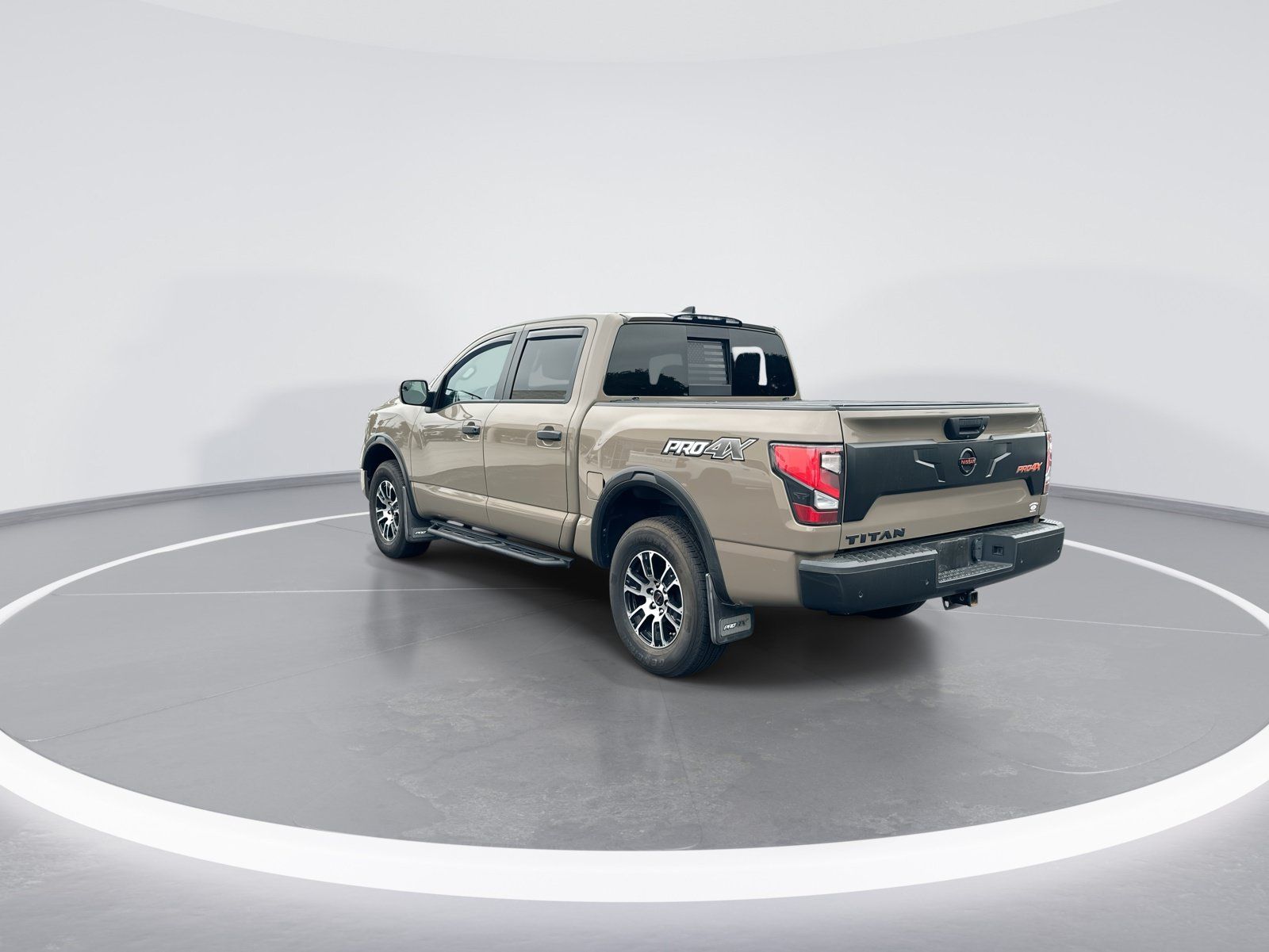Used 2022 Nissan Titan PRO-4X w/ Pro-4x Convenience Package AWD/4WD image 7