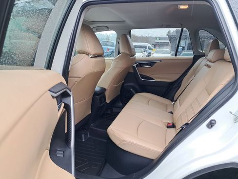 Used 2021 Toyota RAV4 XLE Premium image 13