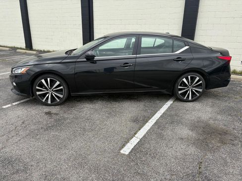 Used 2022 Nissan Altima 2.5 SR image 2