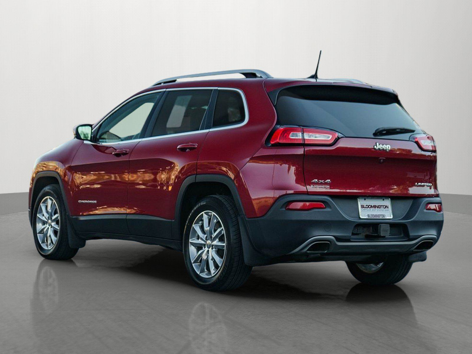 Used 2016 Jeep Cherokee Limited w/ Luxury Group AWD/4WD image 5