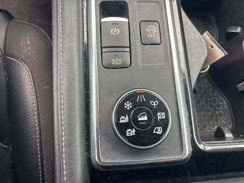 Used 2023 Nissan Pathfinder SL AWD/4WD image 14
